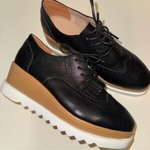 Stylish Black and Tan Women's Oxford Shoes